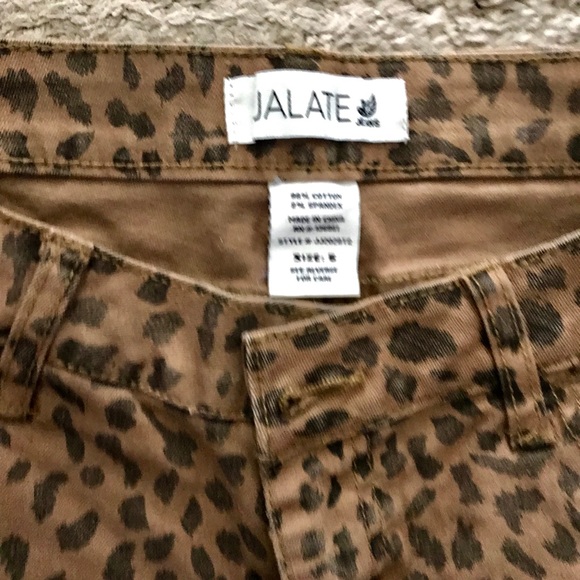 Leopard Distressed Shorts - Picture 2 of 5